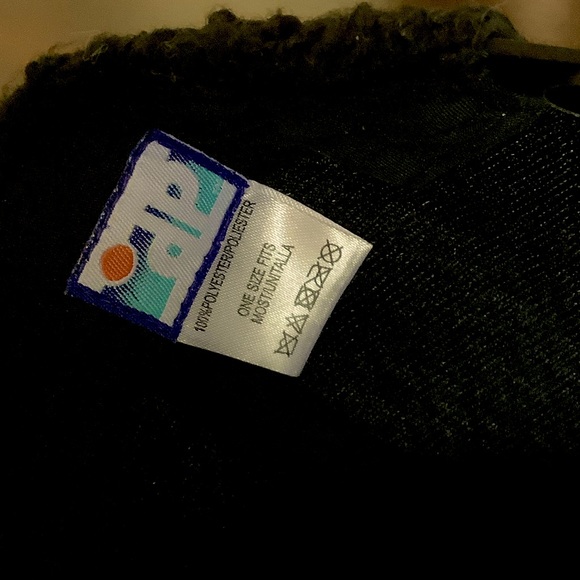 Women’s Teddy Fleece Cap - Picture 7 of 9